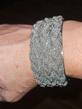 🌴Ann Taylor Silver Sparkle Textured Cuff Bracelet